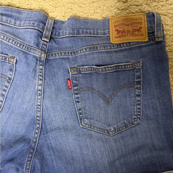 Levi's Mid Rise Blue Jean Shorts - Picture 3 of 4